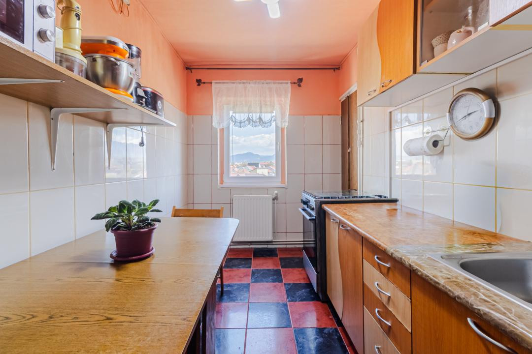 Vânzare apartament cu 3 camere, decomandat, mobilat și utilat - Zona Florilor