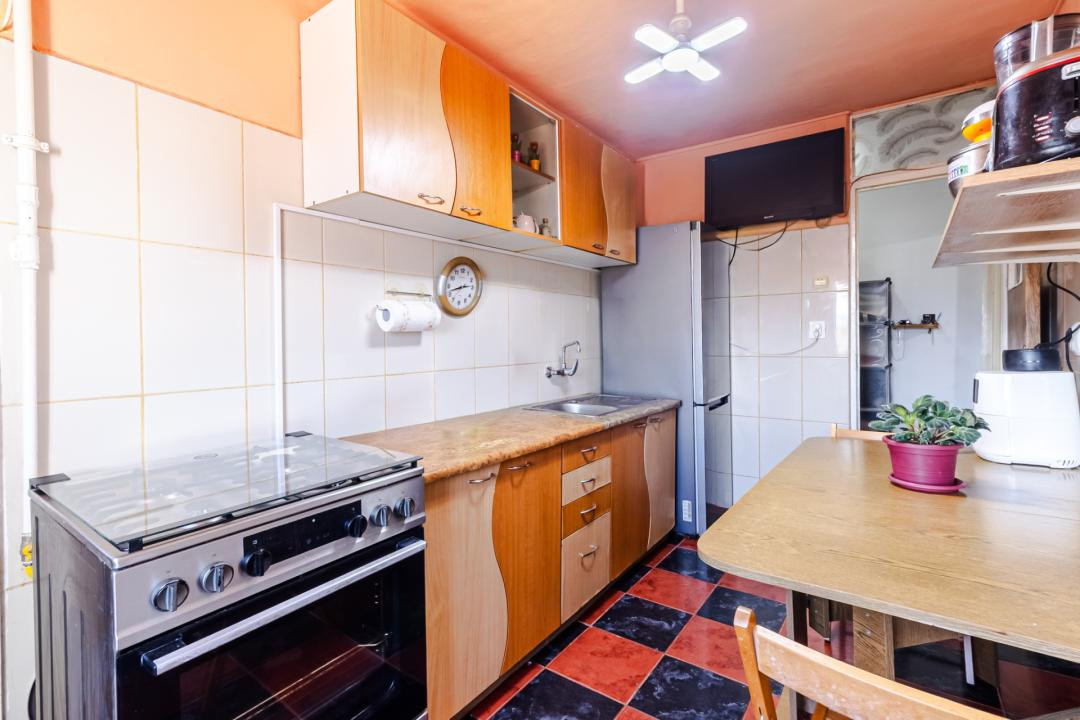 Vânzare apartament cu 3 camere, decomandat, mobilat și utilat - Zona Florilor