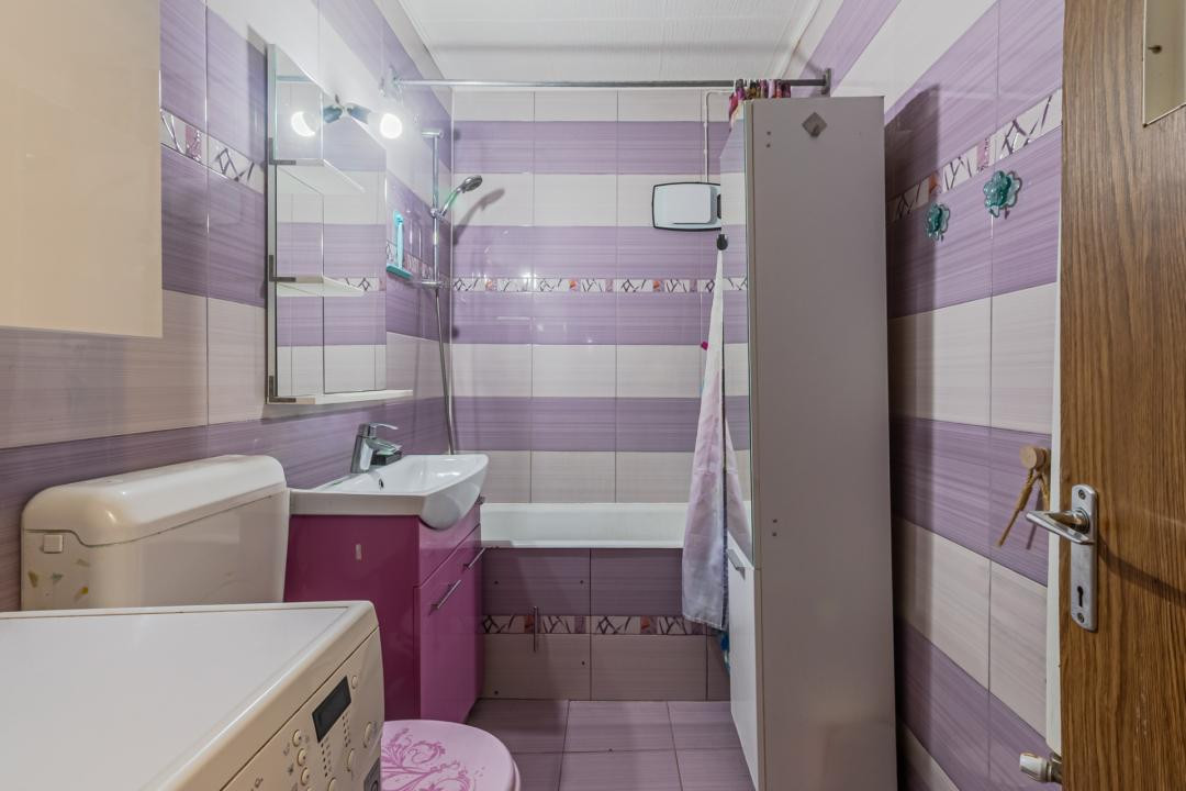 Vânzare apartament cu 3 camere, decomandat, mobilat și utilat - Zona Florilor
