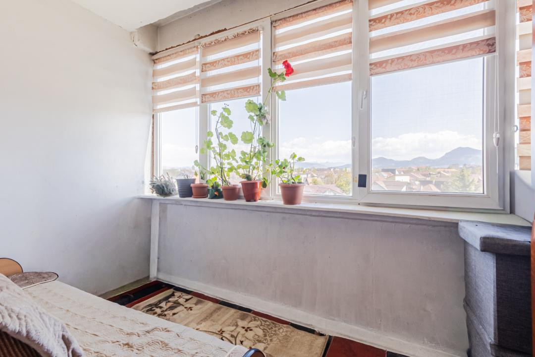 Vânzare apartament cu 3 camere, decomandat, mobilat și utilat - Zona Florilor