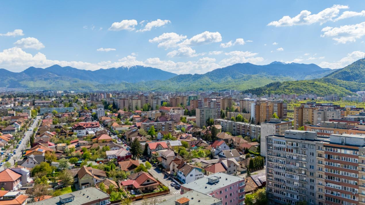 Vânzare apartament cu 3 camere, decomandat, mobilat și utilat - Zona Florilor