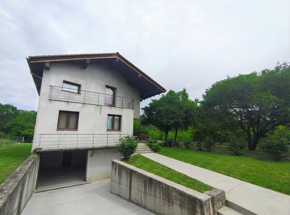 Casă spectaculoasă S+P+1 • piscină • zona impadurita