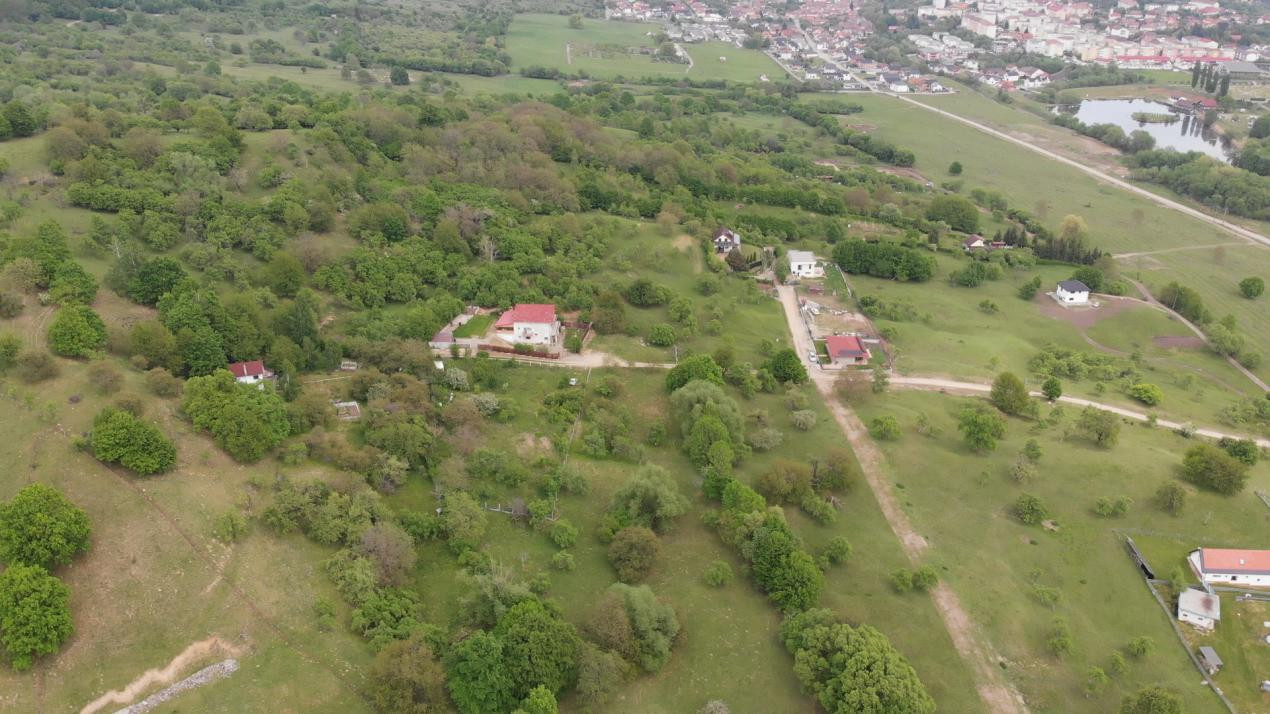 Teren intraviln în Cisnădioara –  Panoramă  spre Cetate si muntii Fagaras