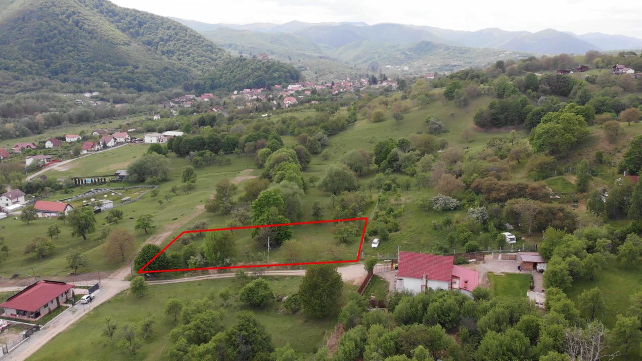 Teren intraviln în Cisnădioara –  Panoramă  spre Cetate si muntii Fagaras