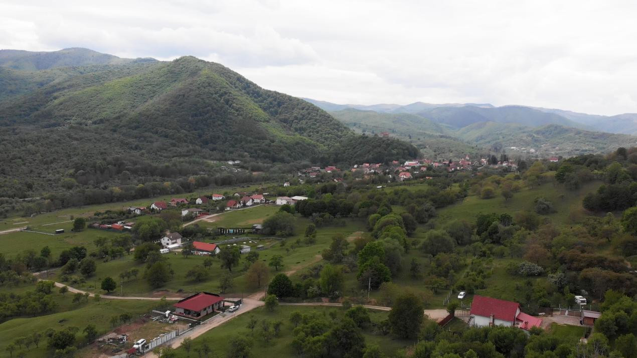 Teren intraviln în Cisnădioara –  Panoramă  spre Cetate si muntii Fagaras