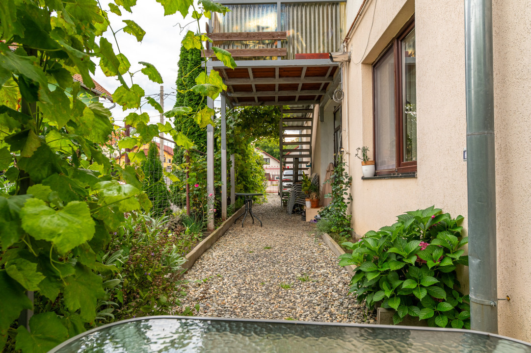 Casă tip Duplex -3 nivele - 550 mp  suprafață liberă -  Șura Mare - Comision 0%