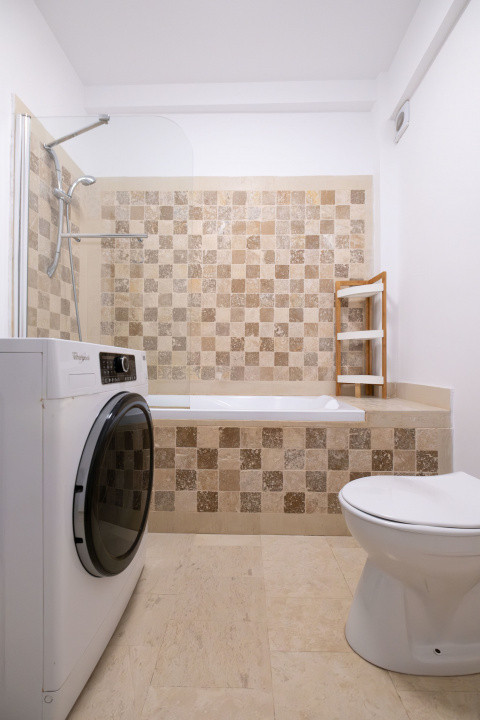 Apartament 3 camere de vanzare 