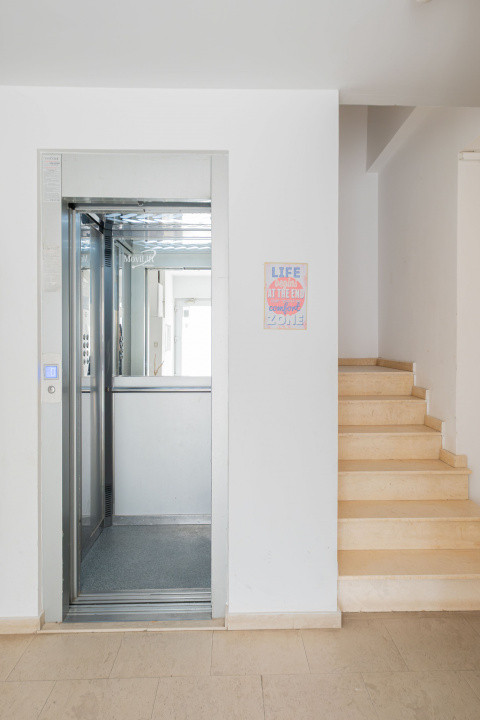 Apartament 3 camere de vanzare 