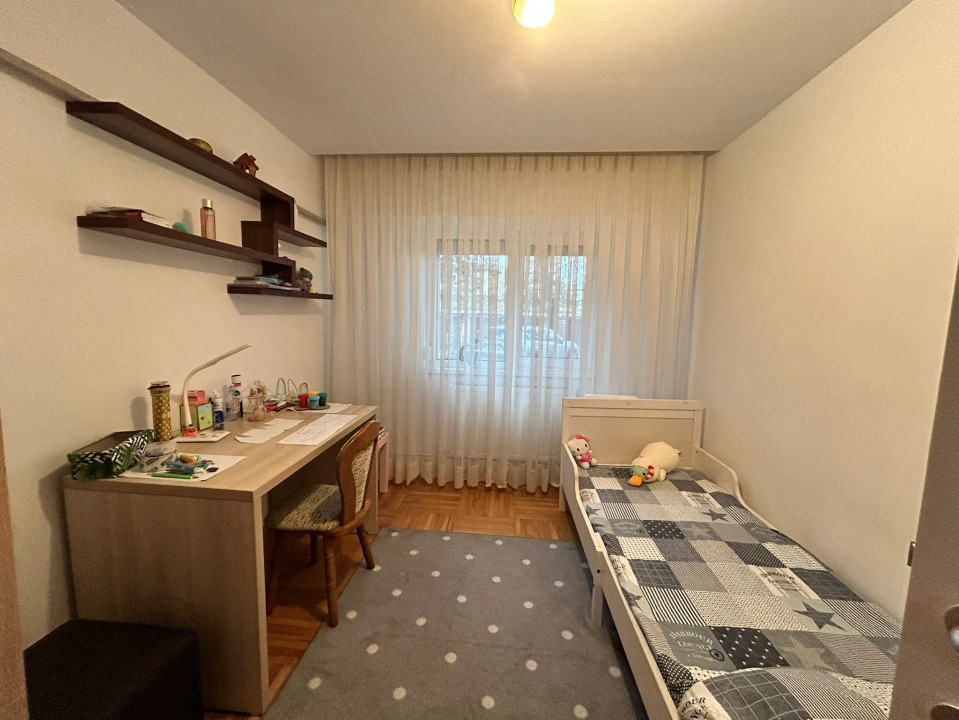 Apartament cu 3 camere de inchiriat zona Faleza Nord