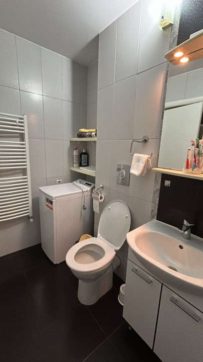 Apartament cu 3 camere de inchiriat zona Faleza Nord