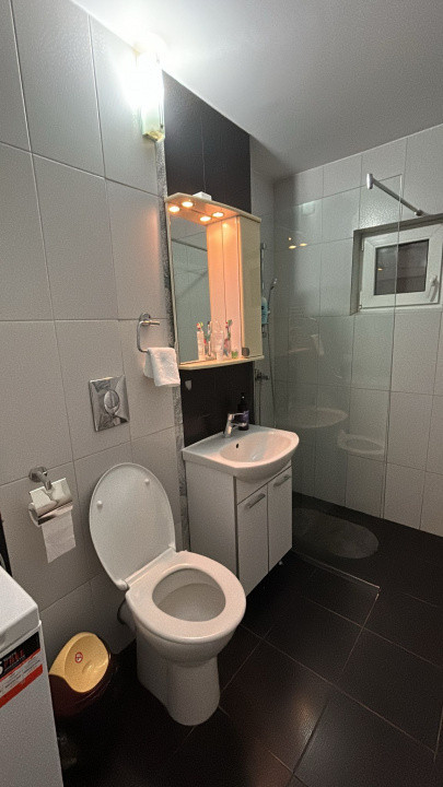 Apartament cu 3 camere de inchiriat zona Faleza Nord