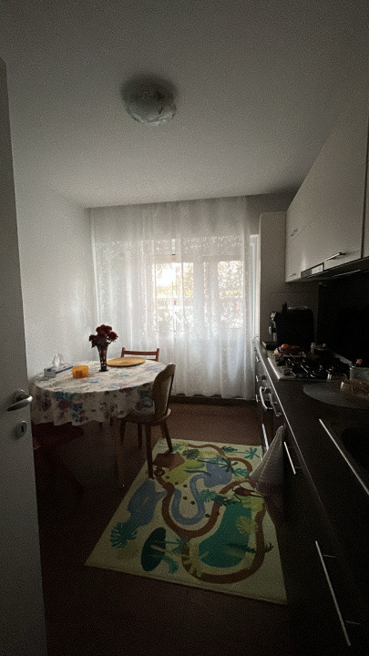 Apartament cu 3 camere de inchiriat zona Faleza Nord