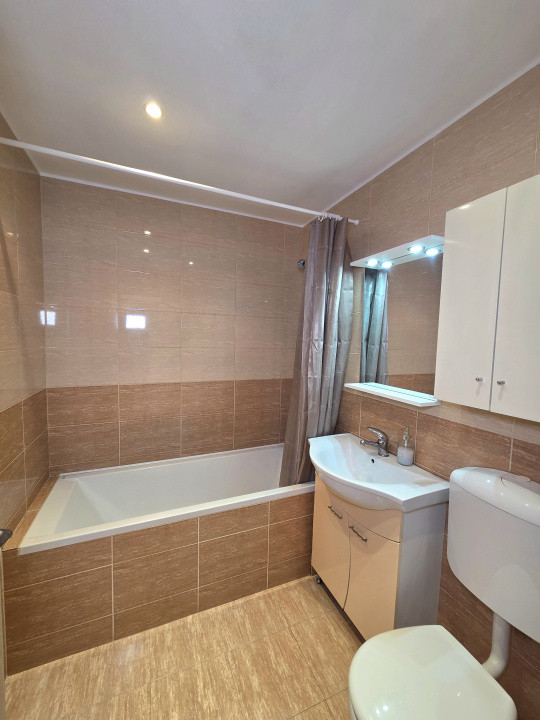 Apartament cu 3 camere de inchiriat in Tomis II