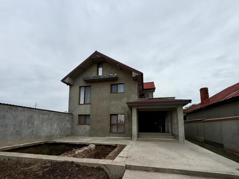 Casă elegantă P+E, nouă, perfectă pentru mutare imediată