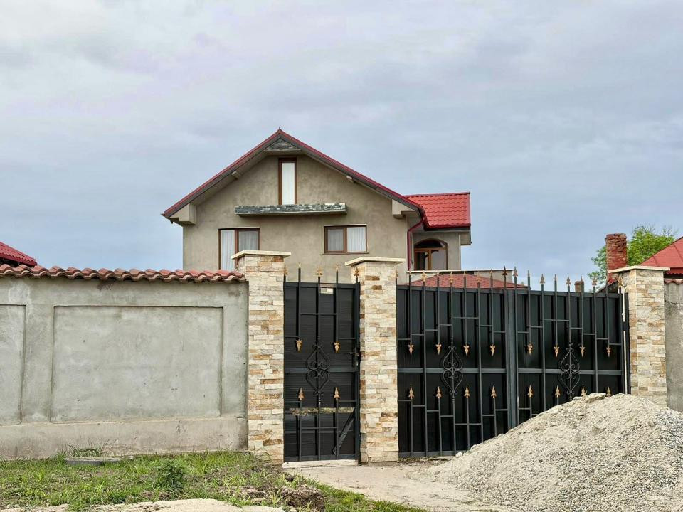 Casă elegantă P+E, nouă, perfectă pentru mutare imediată