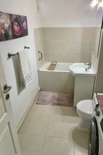 Apartament 2 camere, cochet și luminos, în zona excelenta în Dambu 