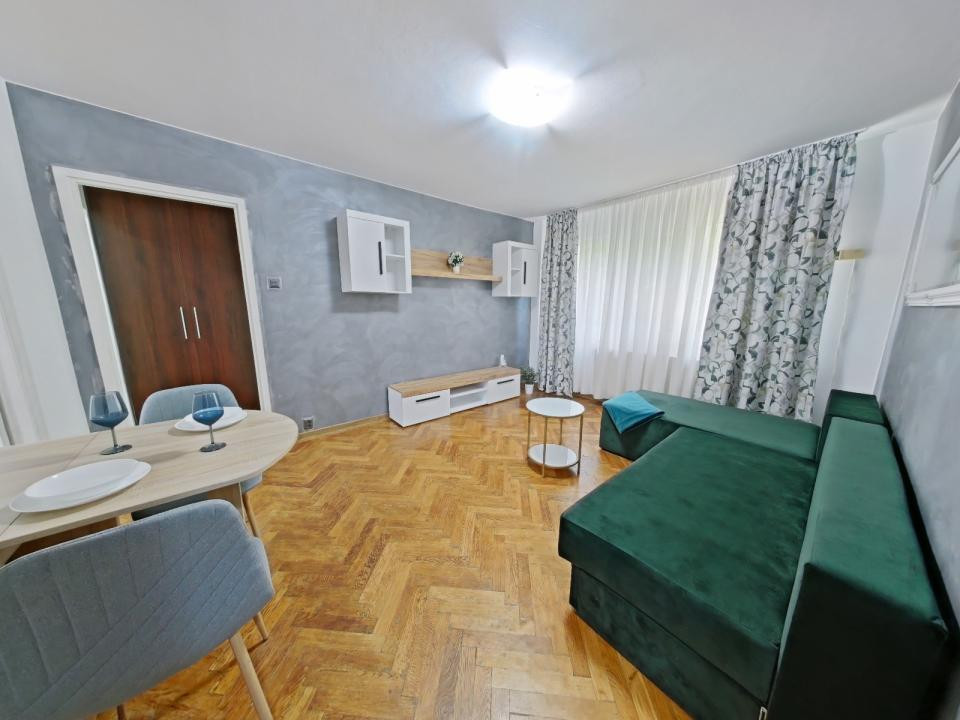 Închiriere apartament cu 2 camere, renovat si spatios- Strada Soarelui