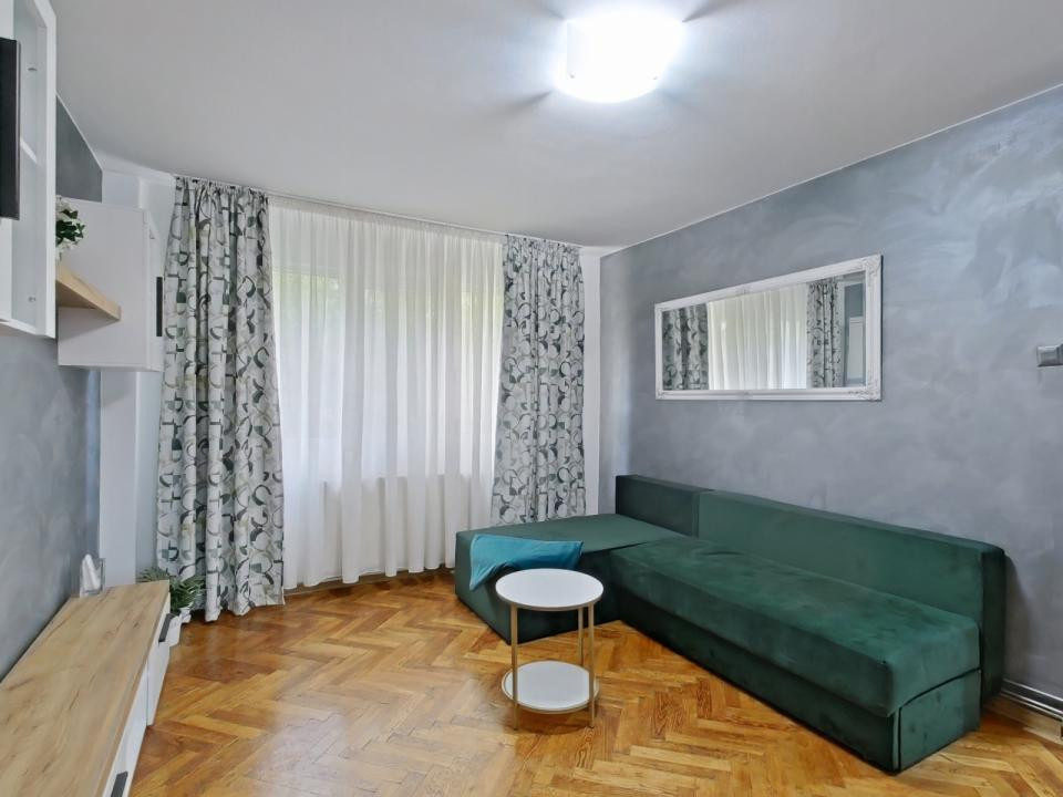 Închiriere apartament cu 2 camere, renovat si spatios- Strada Soarelui