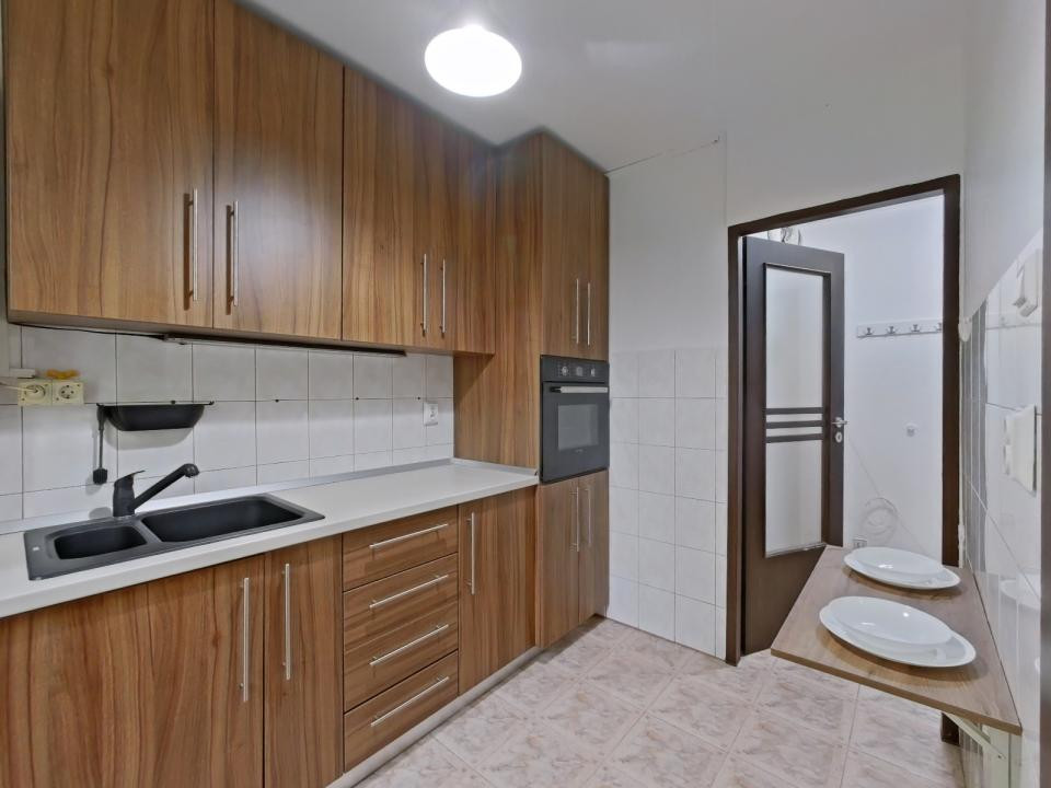 Închiriere apartament cu 2 camere, renovat si spatios- Strada Soarelui