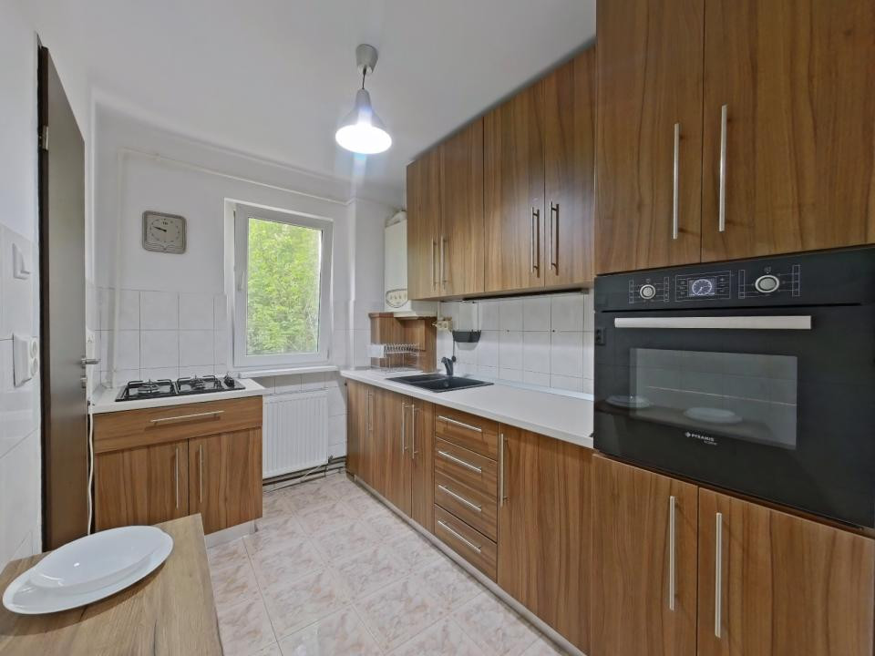 Închiriere apartament cu 2 camere, renovat si spatios- Strada Soarelui