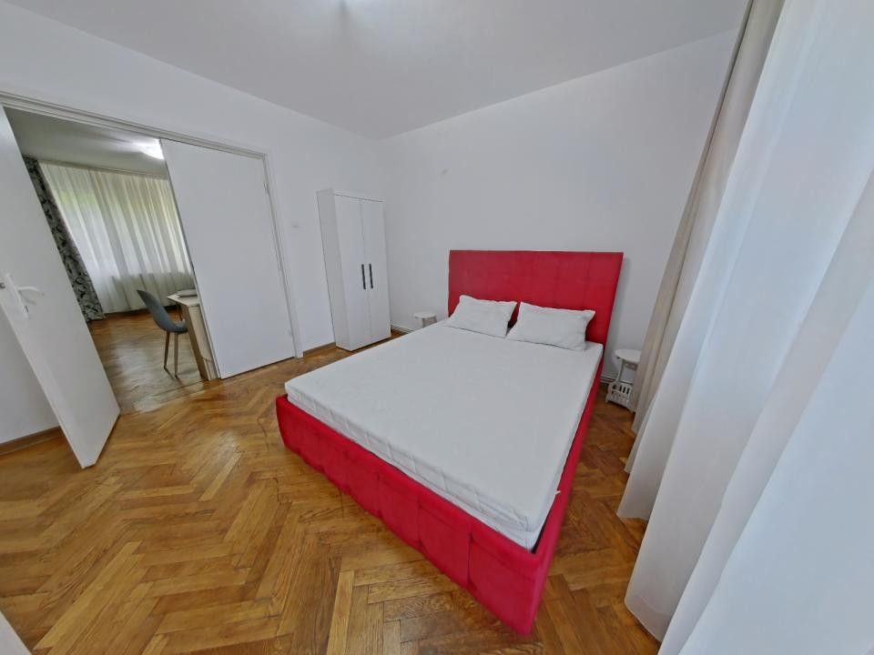 Închiriere apartament cu 2 camere, renovat si spatios- Strada Soarelui