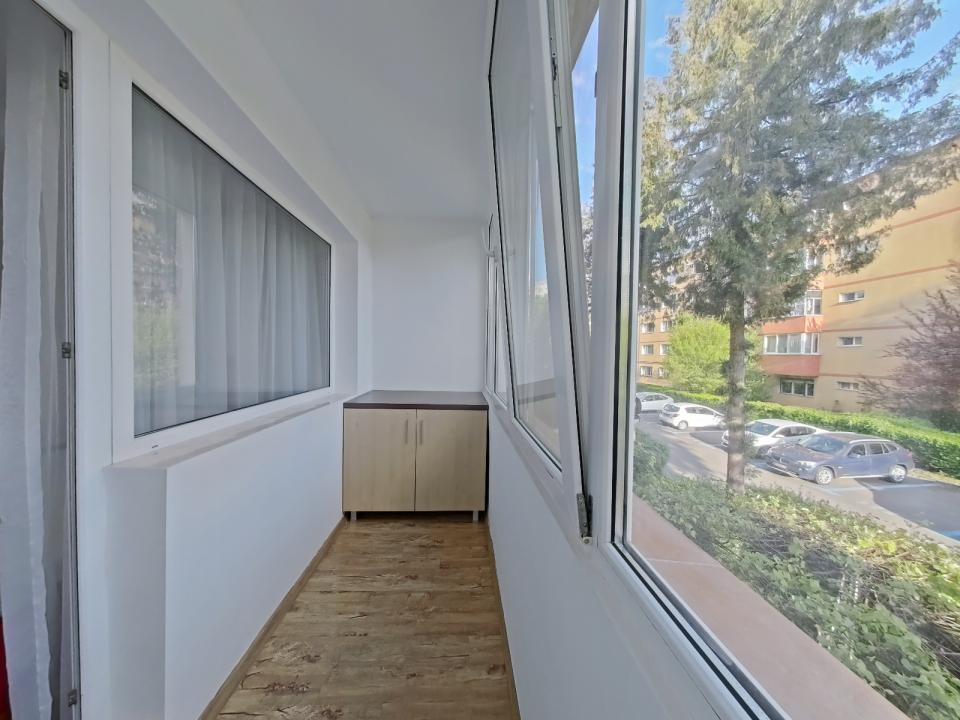 Închiriere apartament cu 2 camere, renovat si spatios- Strada Soarelui
