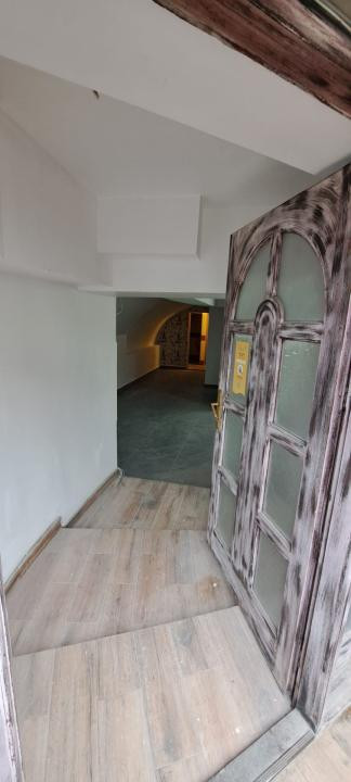 Spatiu comercial ultracentral, curte si loc de parcare