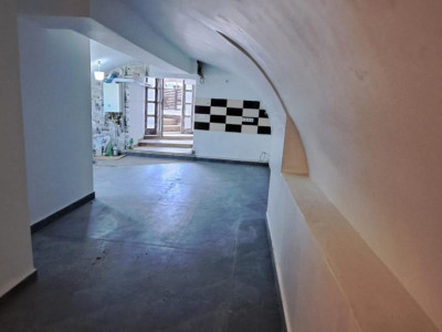 Spatiu comercial ultracentral, curte si loc de parcare