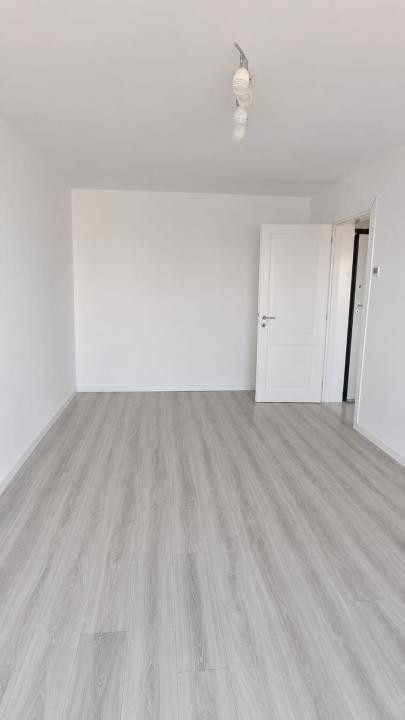 Fara comision! Apartament decomandat cu 1 camera, spatios, luminos, nemobilat!