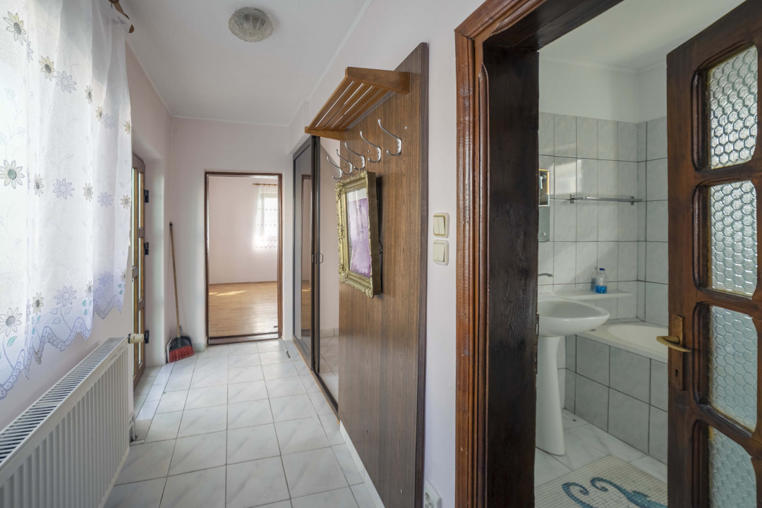 Tartasesti,str. Principala, 3040 mp teren, P+1, casa 1998, deschidere 12 m