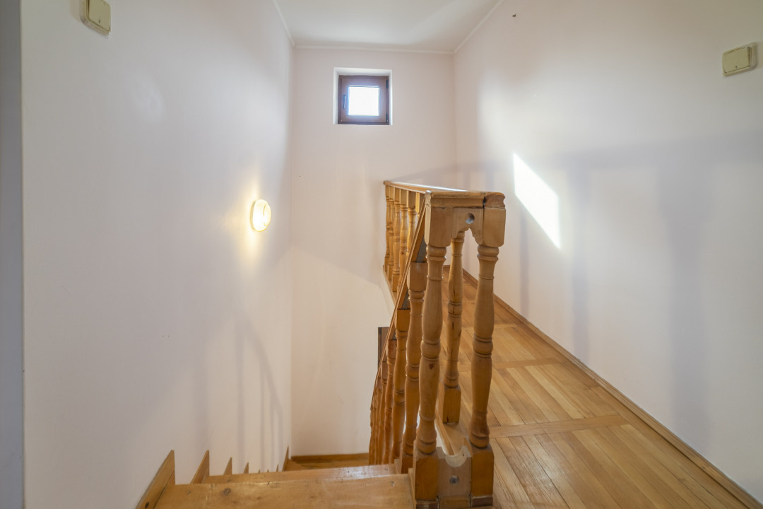 Tartasesti,str. Principala, 3040 mp teren, P+1, casa 1998, deschidere 12 m