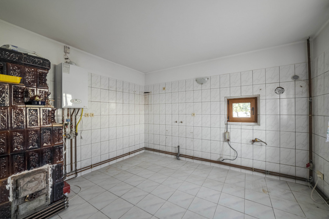 Tartasesti,str. Principala, 3040 mp teren, P+1, casa 1998, deschidere 12 m