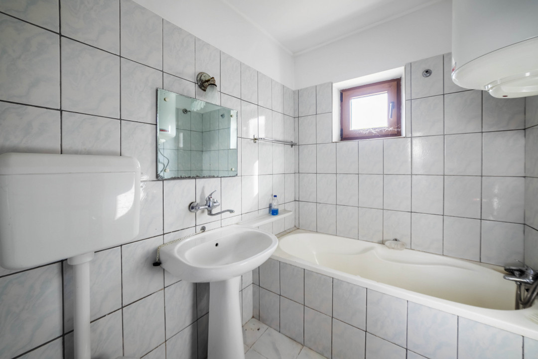 Tartasesti,str. Principala, 3040 mp teren, P+1, casa 1998, deschidere 12 m
