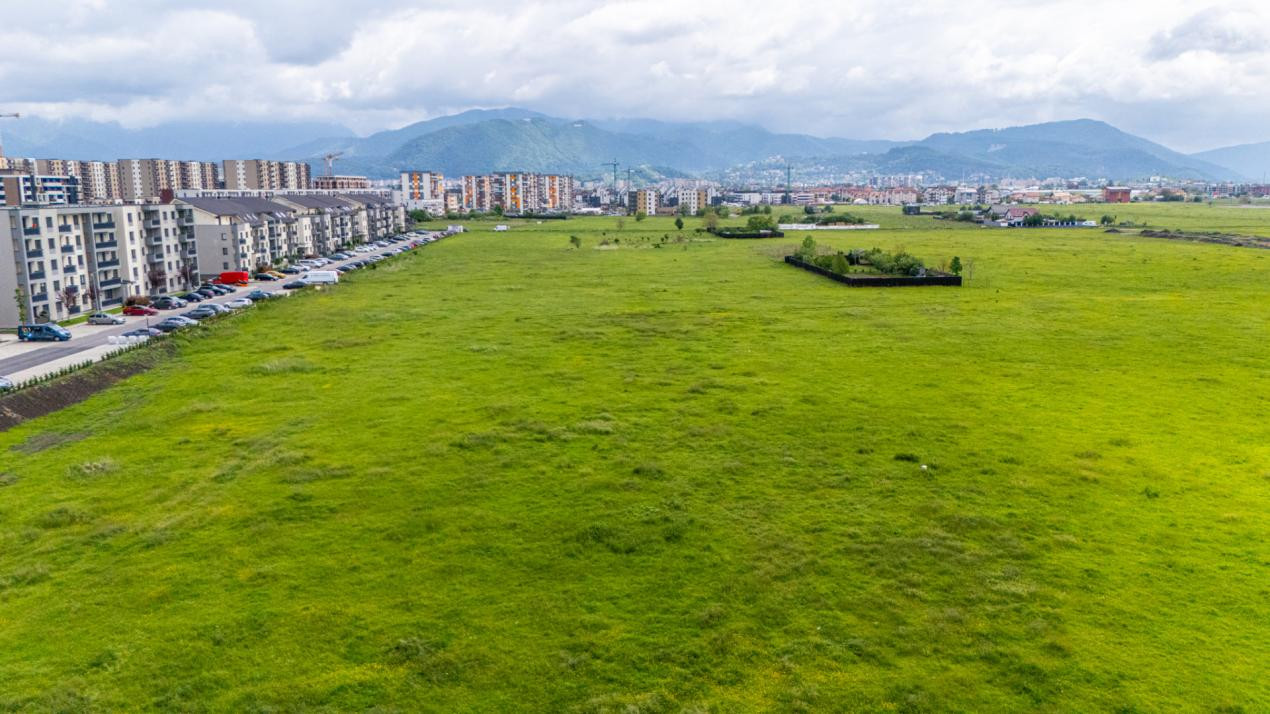 Teren intravilan cons. bloc-  740 mp | Regim P+2E–3E | Tractorul – Brașov