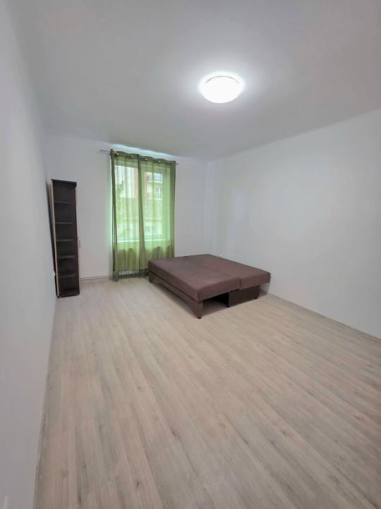 Apartament 2,5 camere decomandat + 2 locuri de parcare 