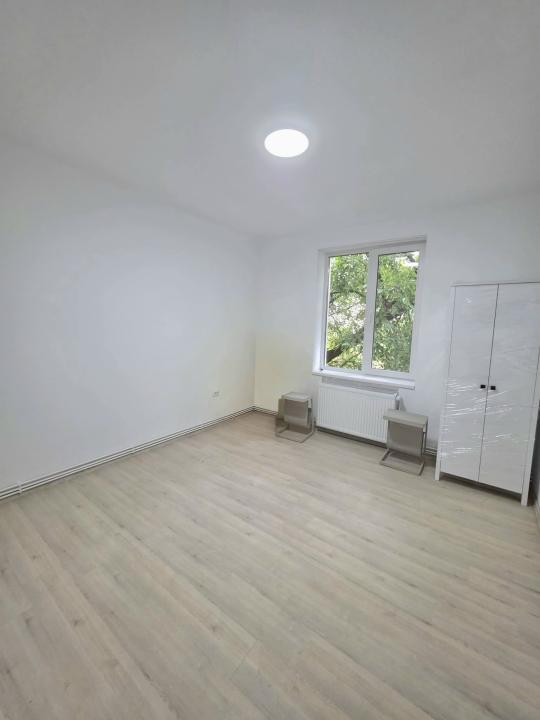 Apartament 2,5 camere decomandat + 2 locuri de parcare 