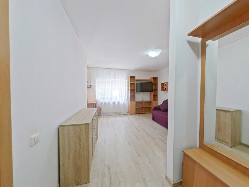 Garsonieră semidecomandată, mobilată și utilată, strada Lânii - zona Bartolomeu