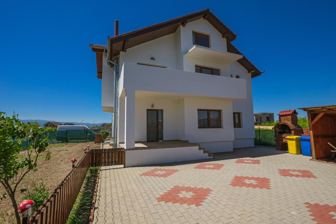 Casă individuală în Veterani, curte liberă 400 mp, zonă foarte căutată!