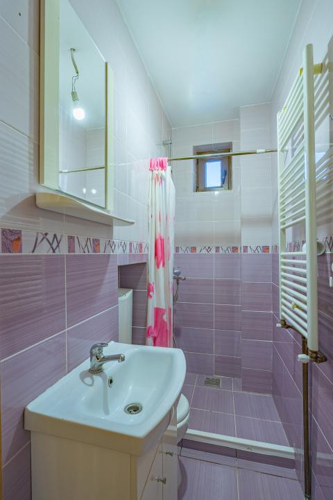 Casă individuală în Veterani, curte liberă 400 mp, zonă foarte căutată!