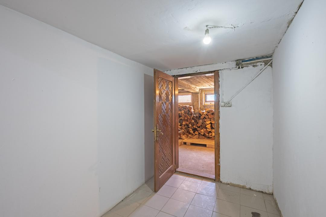 Casă individuală în Veterani, curte liberă 400 mp, zonă foarte căutată!