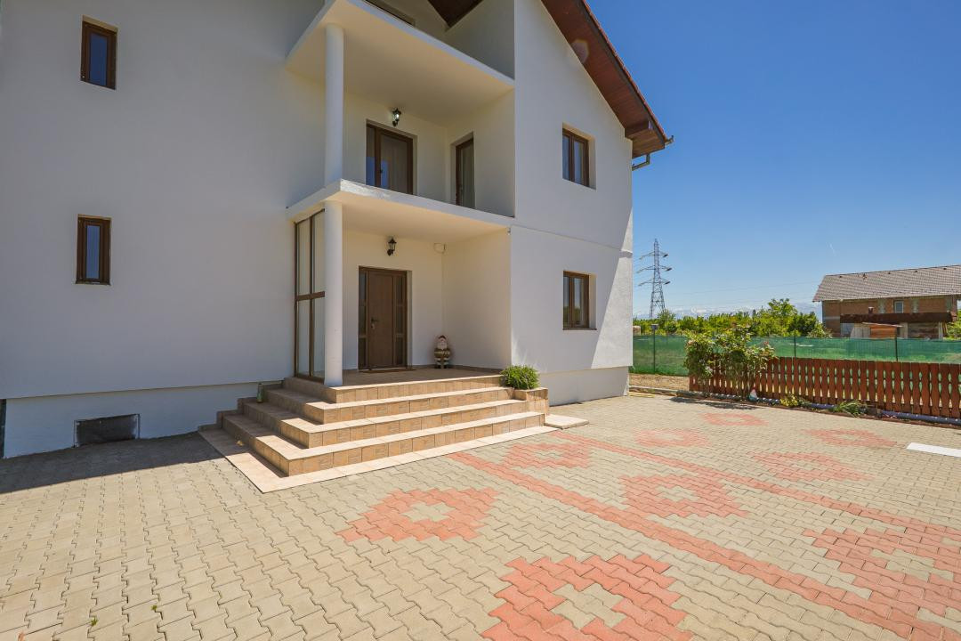Casă individuală în Veterani, curte liberă 400 mp, zonă foarte căutată!