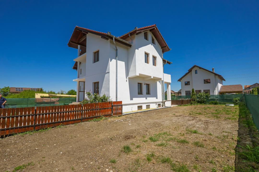 Casă individuală în Veterani, curte liberă 400 mp, zonă foarte căutată!