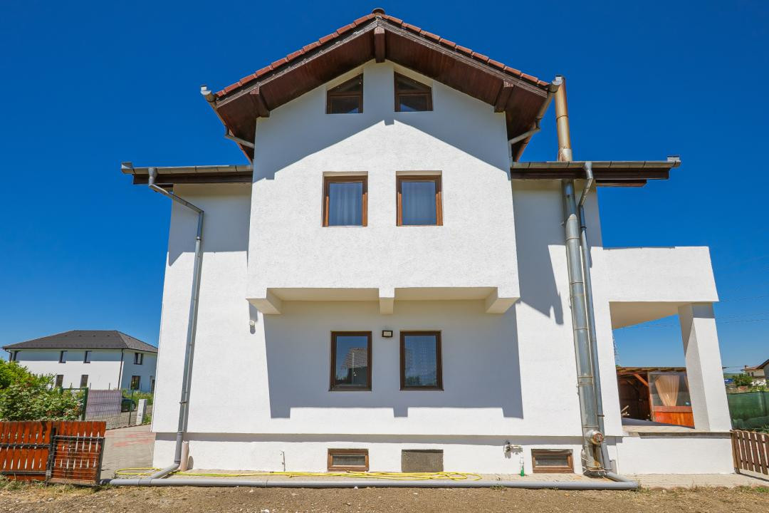 Casă individuală în Veterani, curte liberă 400 mp, zonă foarte căutată!
