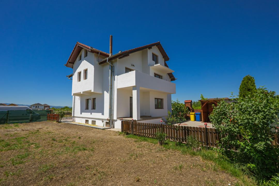 Casă individuală în Veterani, curte liberă 400 mp, zonă foarte căutată!