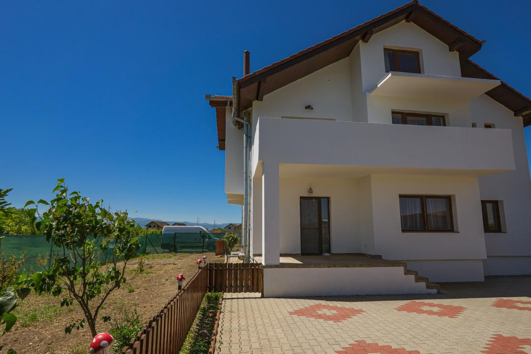 Casă individuală în Veterani, curte liberă 400 mp, zonă foarte căutată!