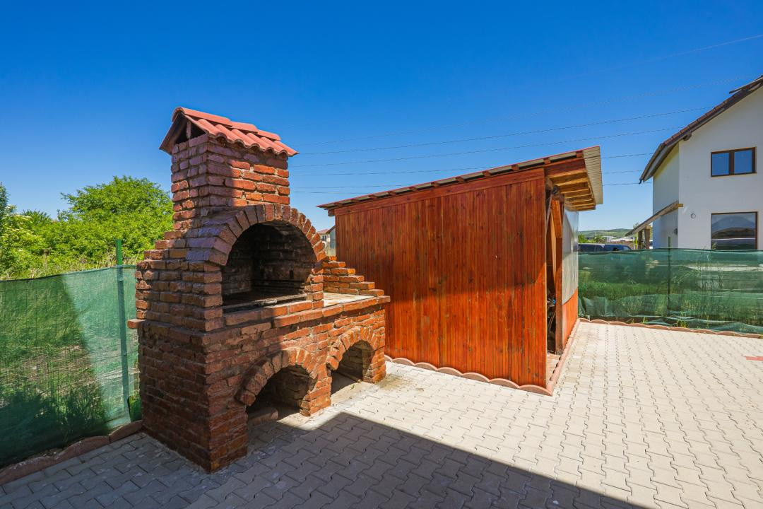 Casă individuală în Veterani, curte liberă 400 mp, zonă foarte căutată!