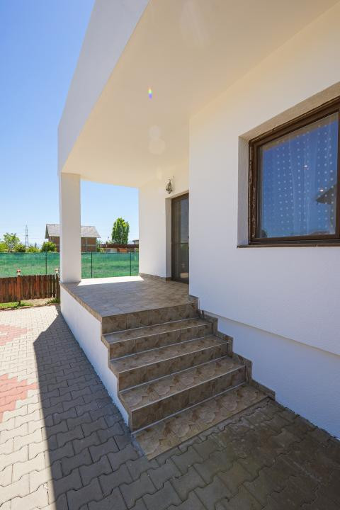 Casă individuală în Veterani, curte liberă 400 mp, zonă foarte căutată!