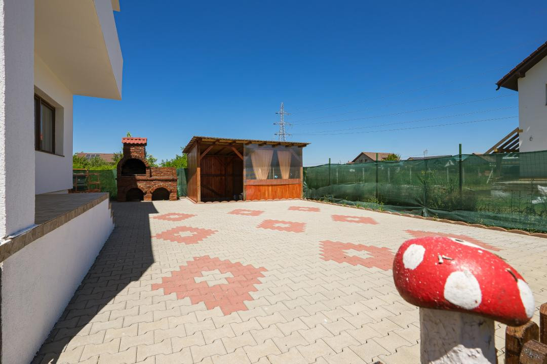 Casă individuală în Veterani, curte liberă 400 mp, zonă foarte căutată!