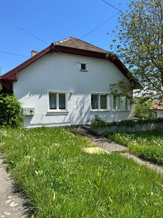 3 CASUTE IN MIJLOCUL NATURII