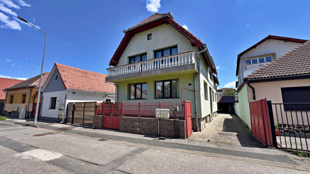 Casă 6 camere D+P+M-238 mp utili, 514 mp curte, Zona  Cartier Kogalniceanu 